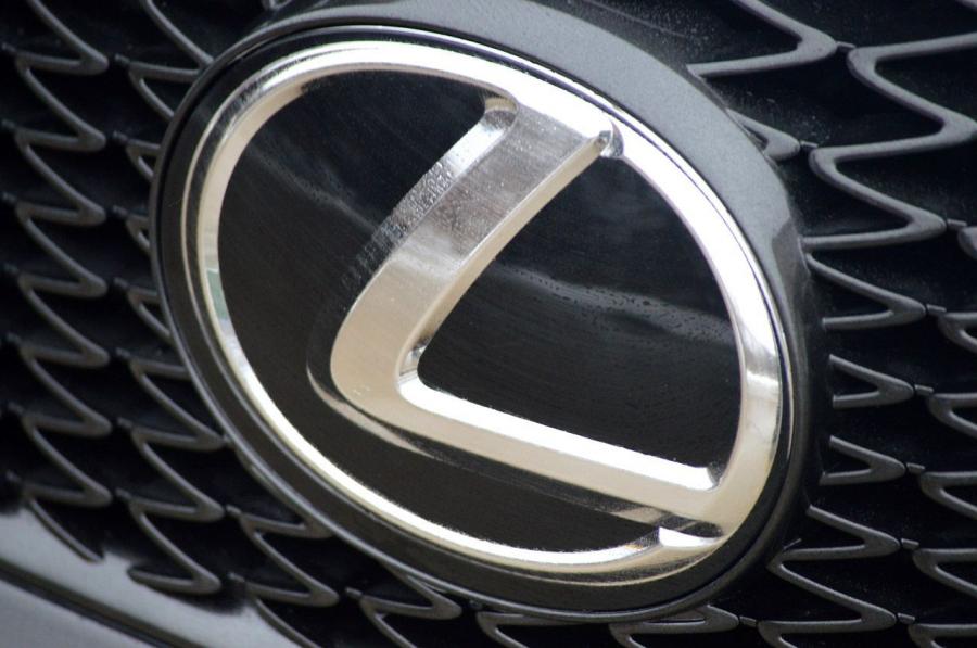  Lexus LS460 F-Sport AWD 2013 года  (фото 39 из 47)